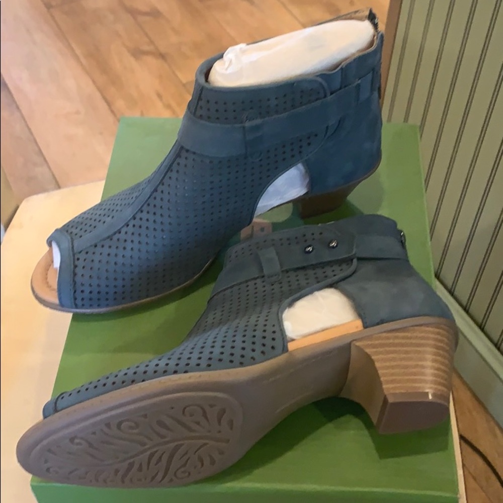 New Earth Brand Shoes
